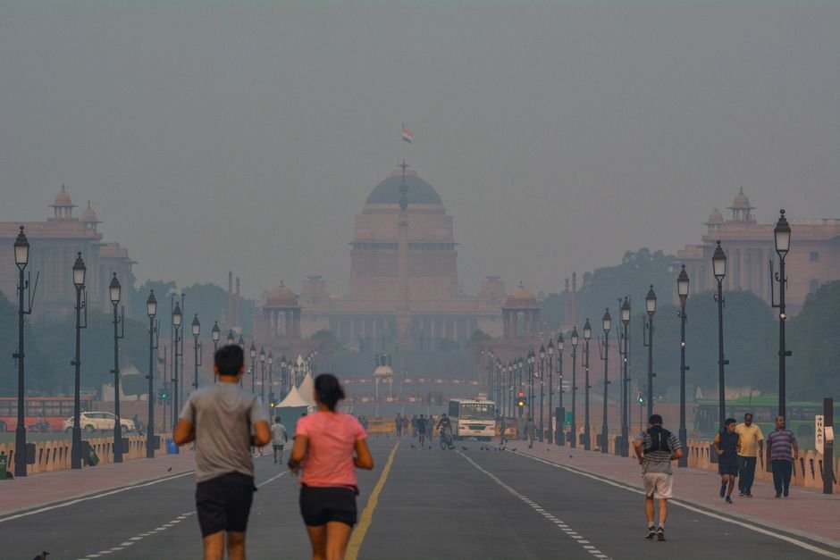 दिल्ली में वायु प्रदूषण संकट बिगड़ा, AQI खतरनाक स्तर पर